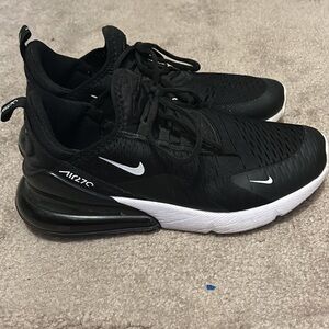 Nike women 270s